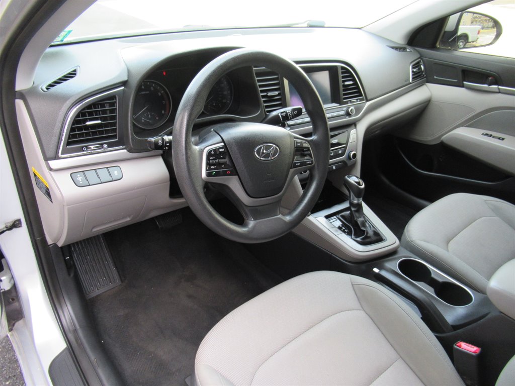 2017 Hyundai Elantra SE - Photo 11