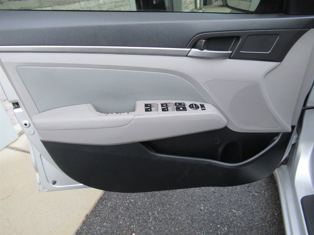 2017 Hyundai Elantra SE - Photo 10