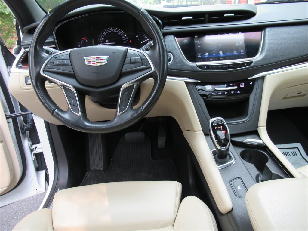2017 Cadillac XT5 Luxury - Photo 16